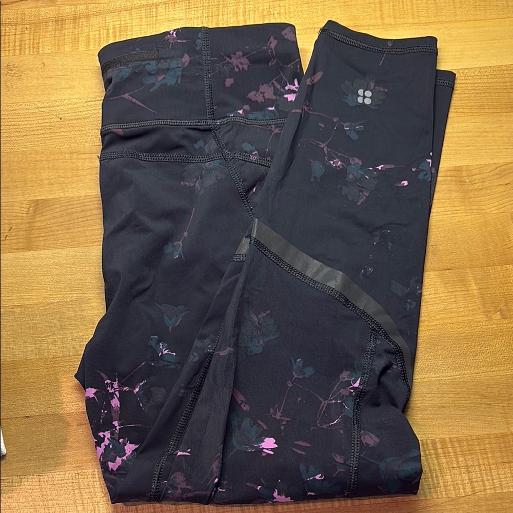 Sweaty Betty zero Gravity 7/8 Floral Black and Pink Leggings